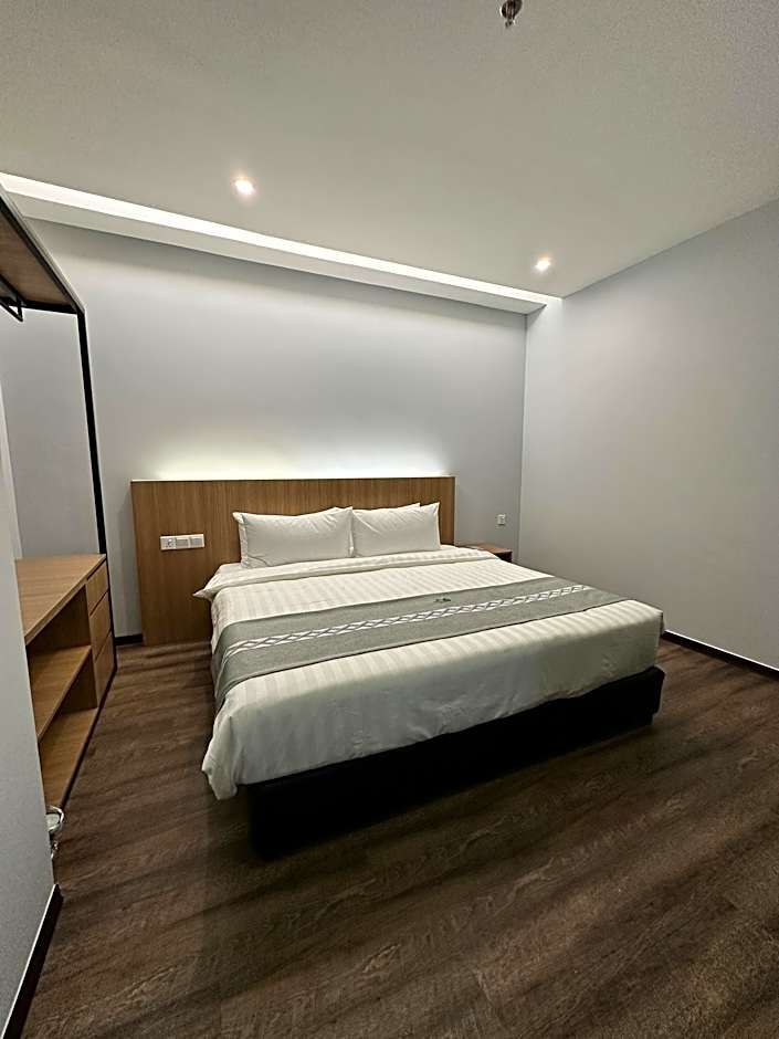 Premier 2 Bedroom Apartment - Image 2